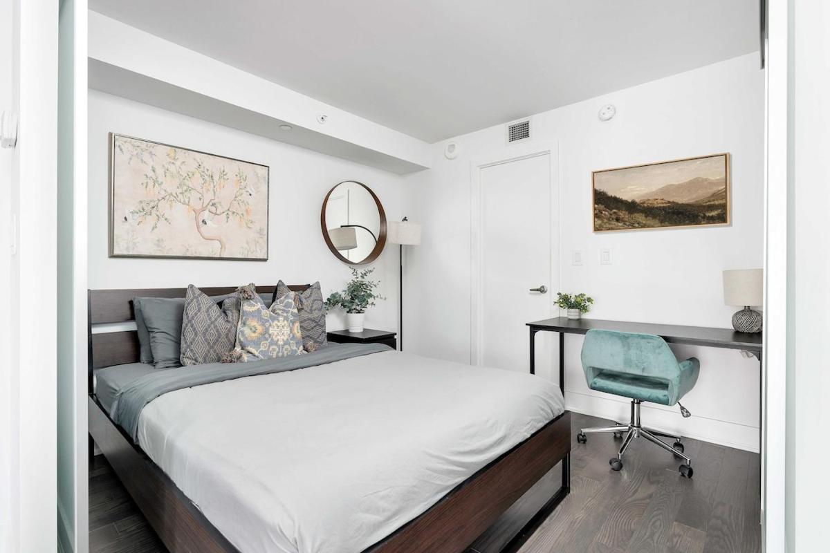 Delightful Condo Beside U of T - Sleeps 3