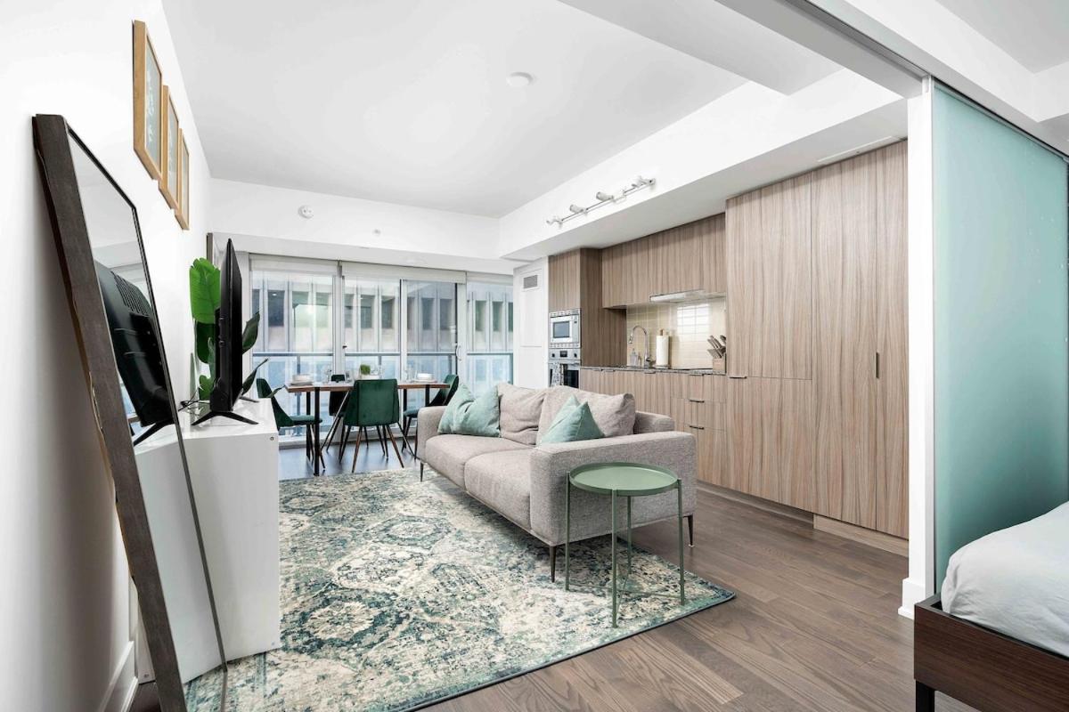 Delightful Condo Beside U of T - Sleeps 3