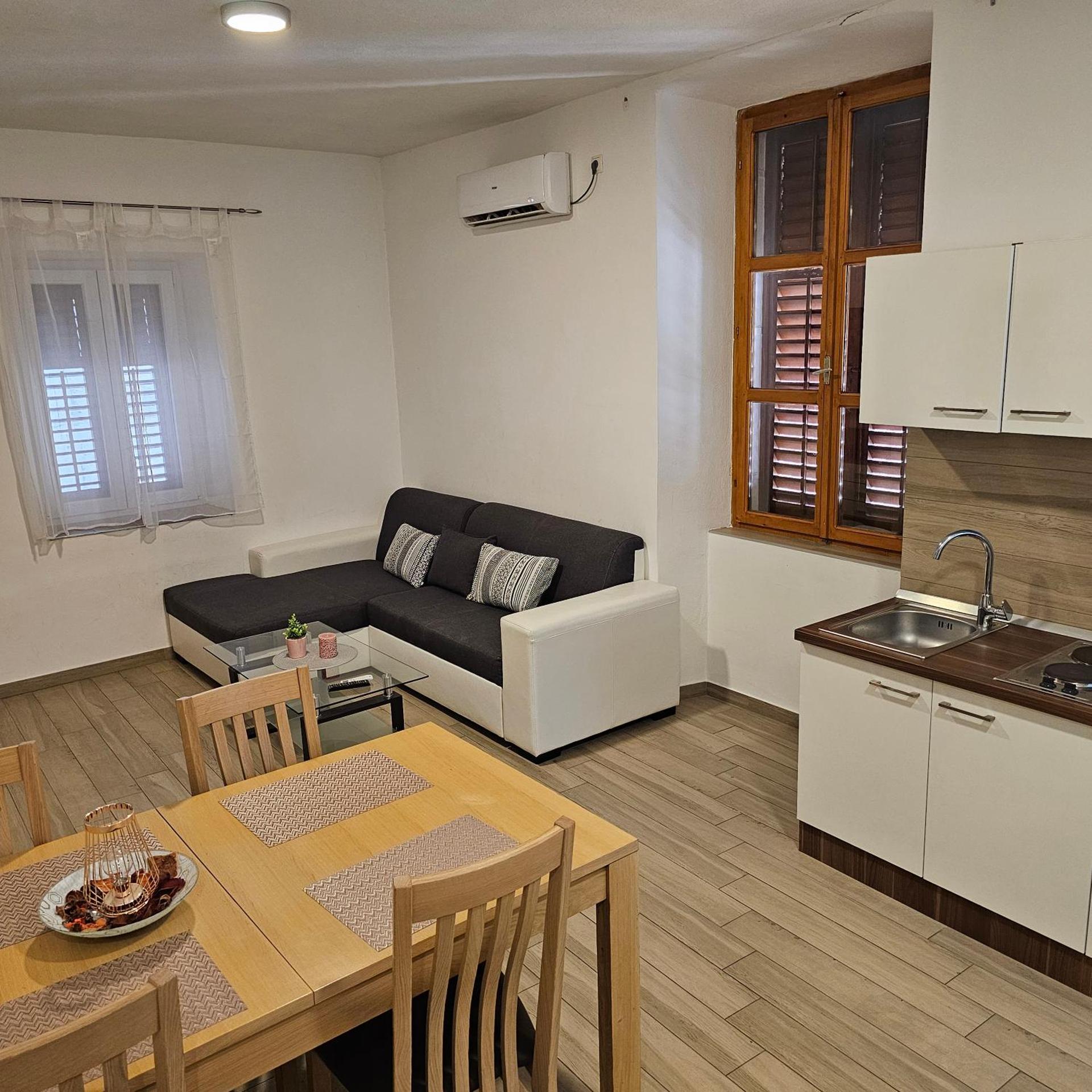 Jadran - 2 bedroom apt for 6 people