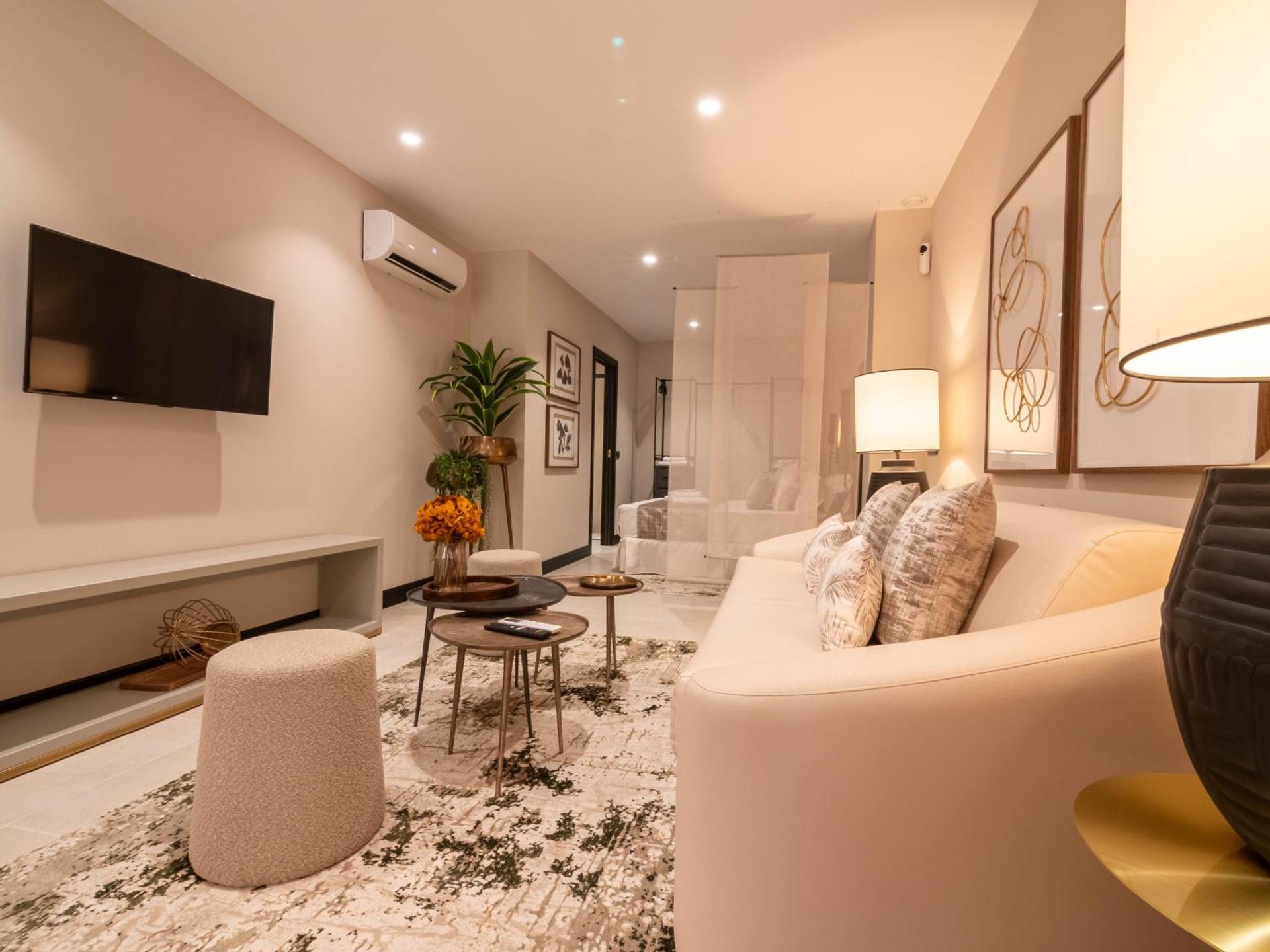 Communal lounge/ TV room