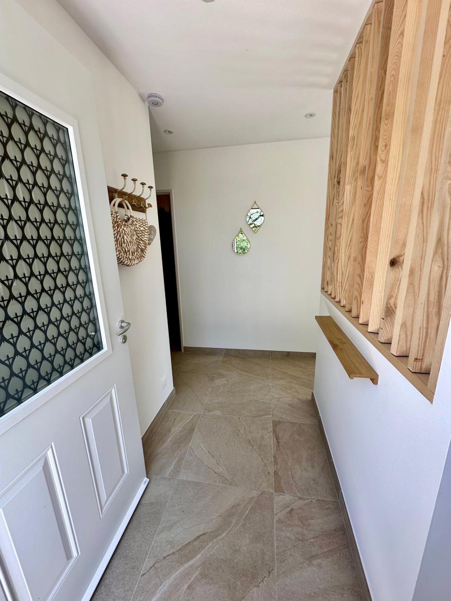 Maison neuve, cadre apaisant,jacuzzi et piscine