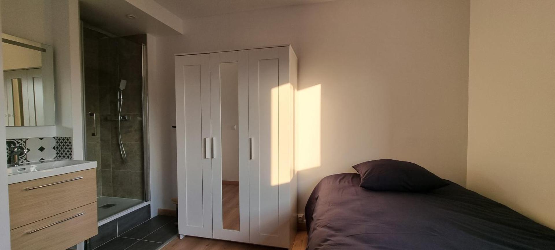 Chambres avec salle d'eau privative dans appartement partagé