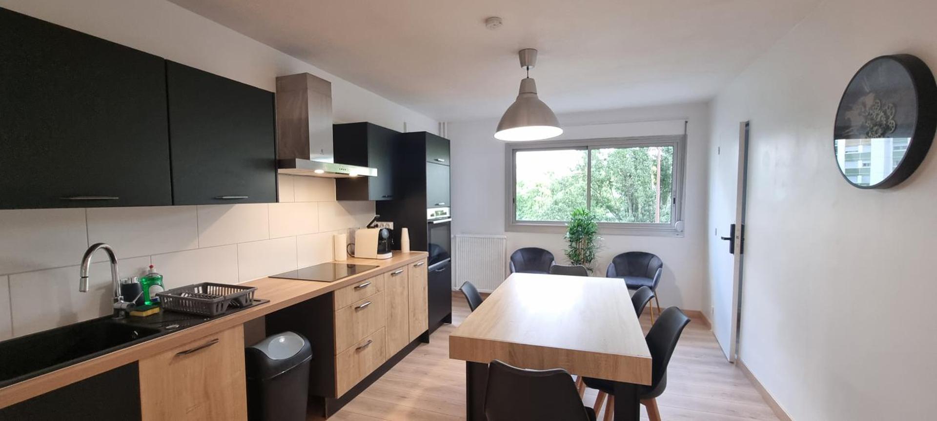 Chambres avec salle d'eau privative dans appartement partagé