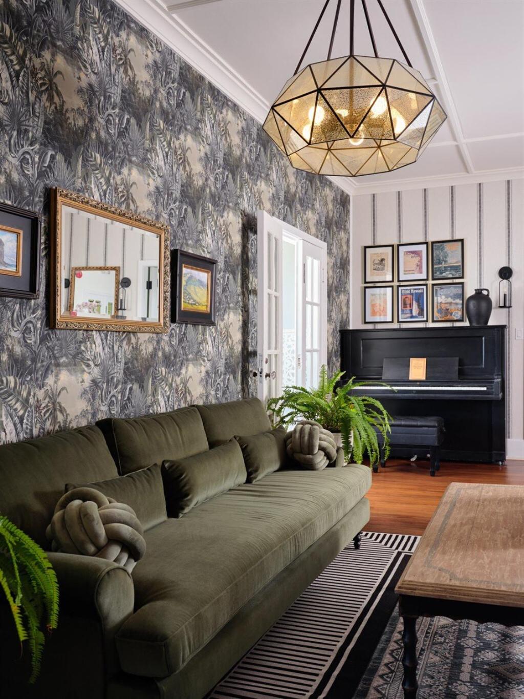 Communal lounge/ TV room