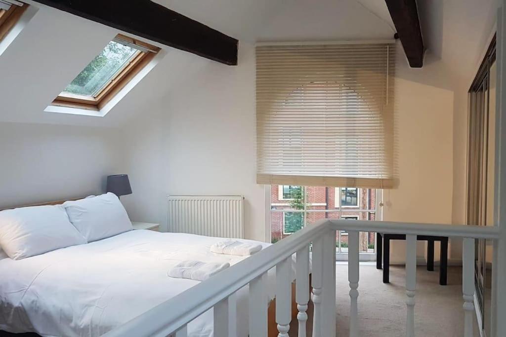 Charming cottage central Leeds close to LGI