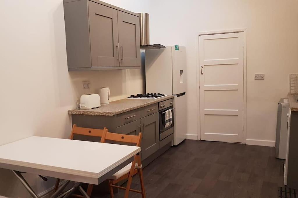 Charming cottage central Leeds close to LGI