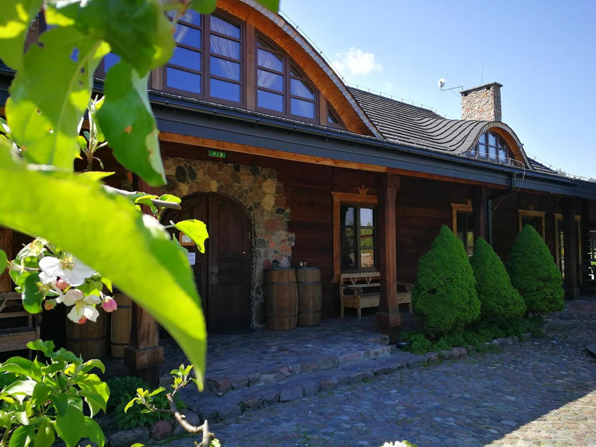 Kompleks rekreacyjno- hotelowo-wypoczynkowy FIRLEJOWE SIOŁO