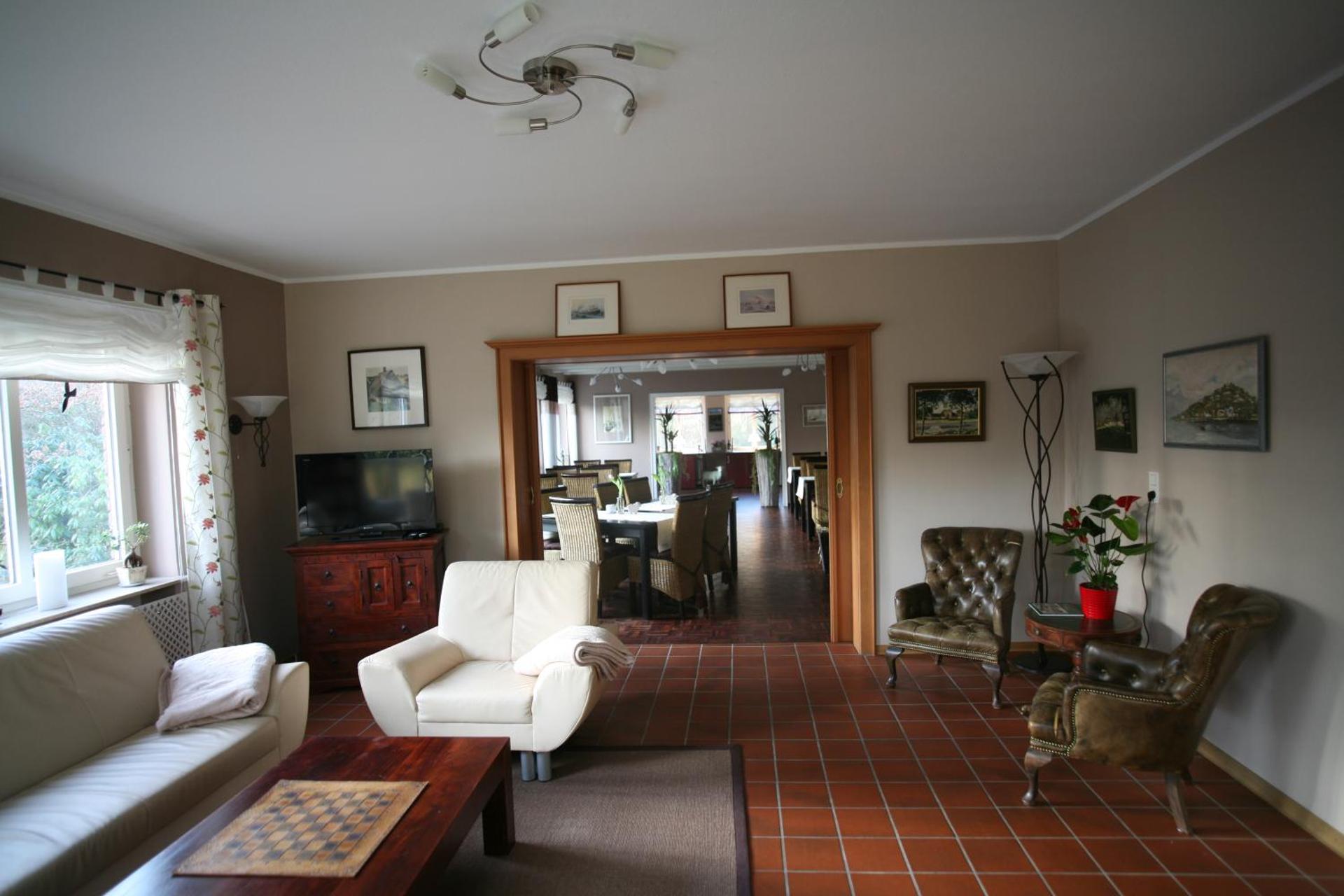 Communal lounge/ TV room