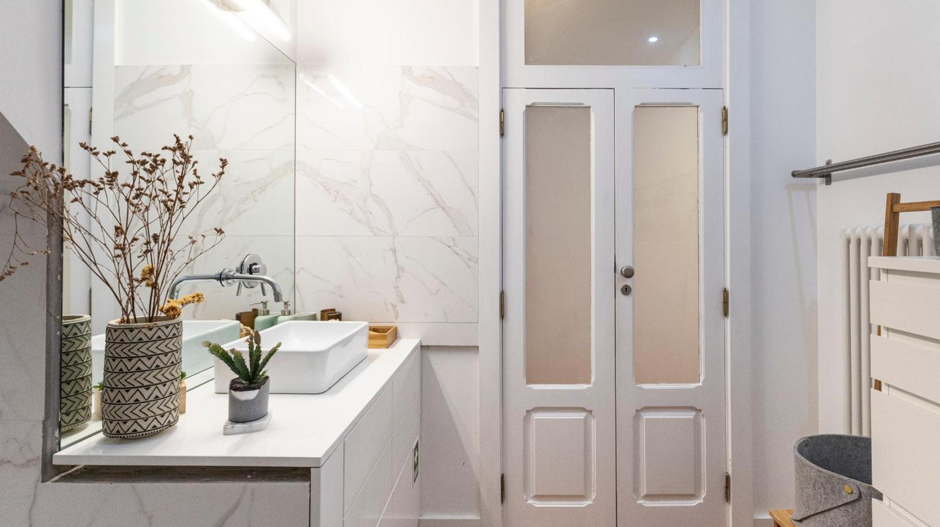 Fábrica Three-Story Charm by LovelyStay