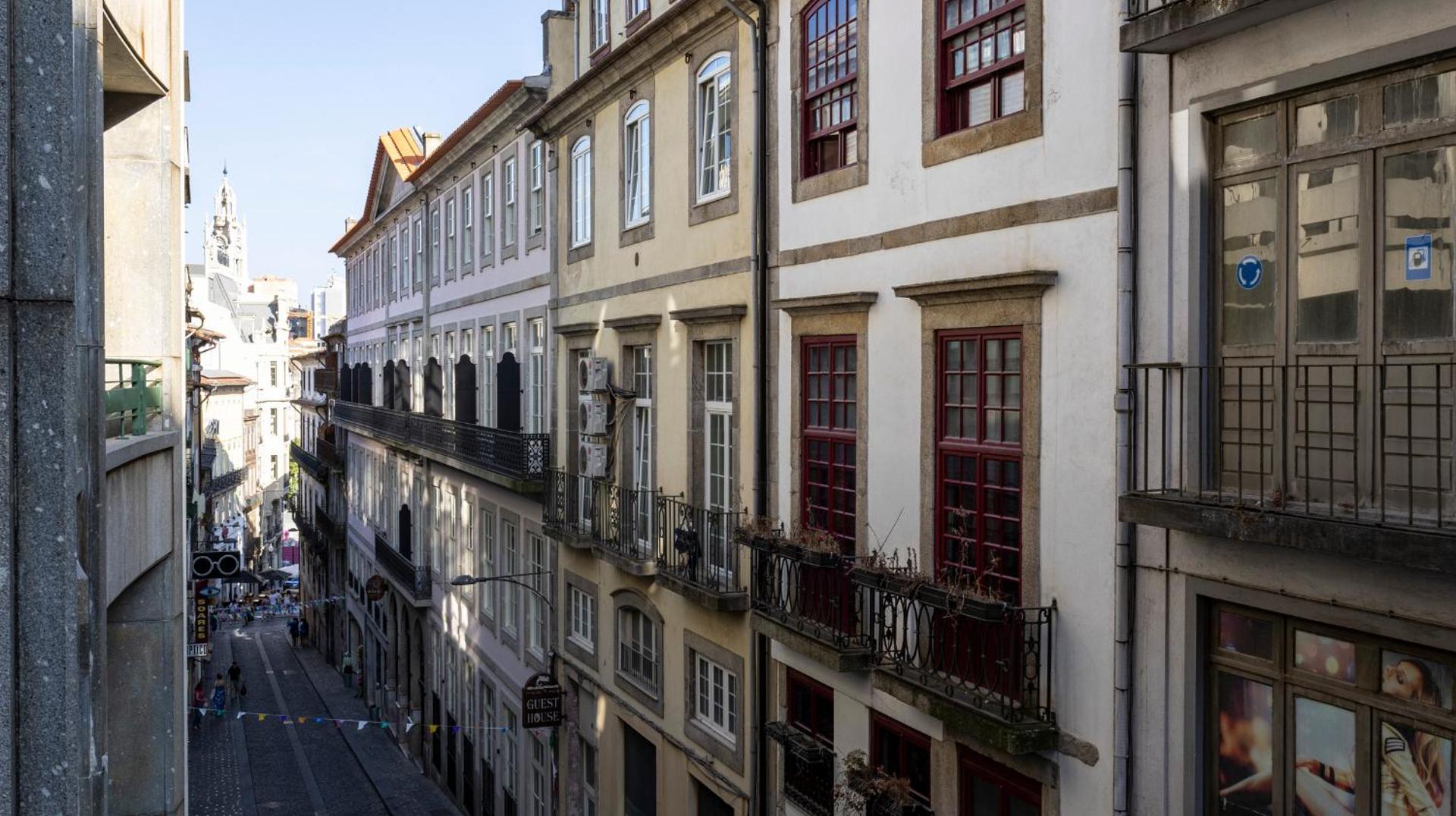 Fábrica Three-Story Charm by LovelyStay