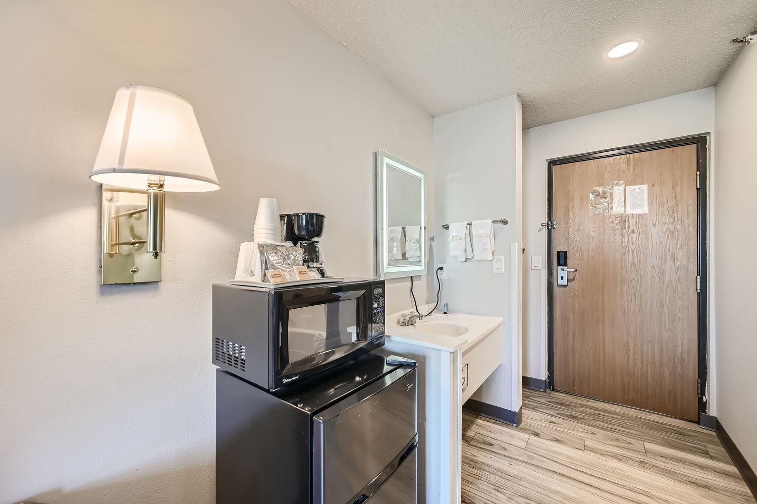 Queen Room - Non-Smoking