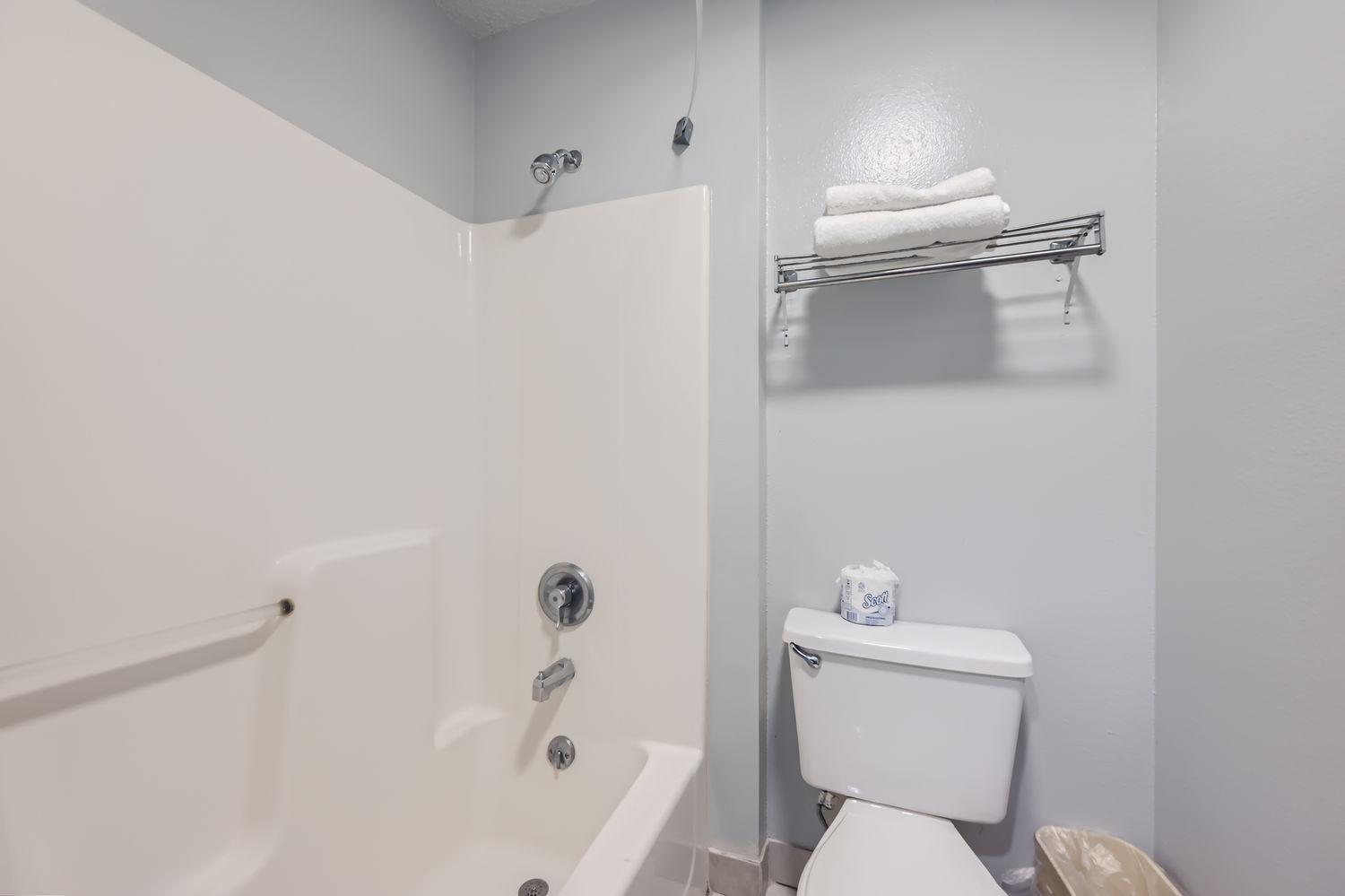 Queen Room - Non-Smoking