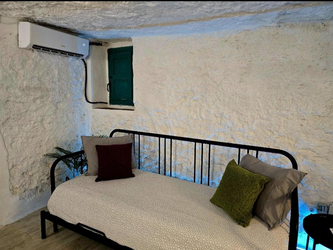 BONITA CASA CUEVA CON JACUZZI