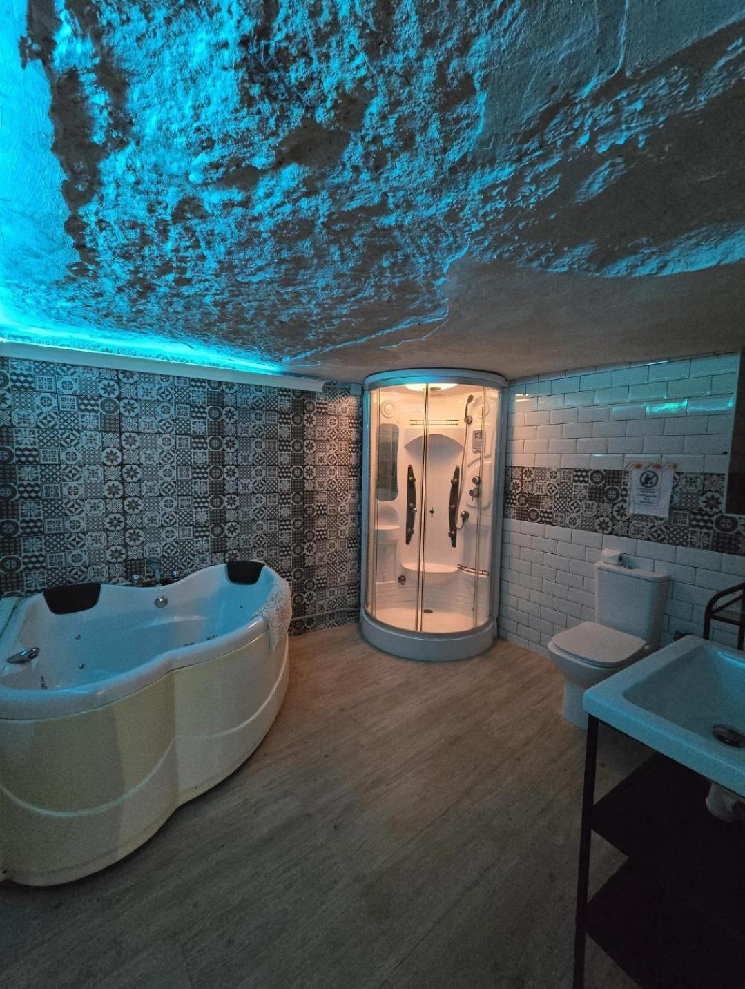 BONITA CASA CUEVA CON JACUZZI