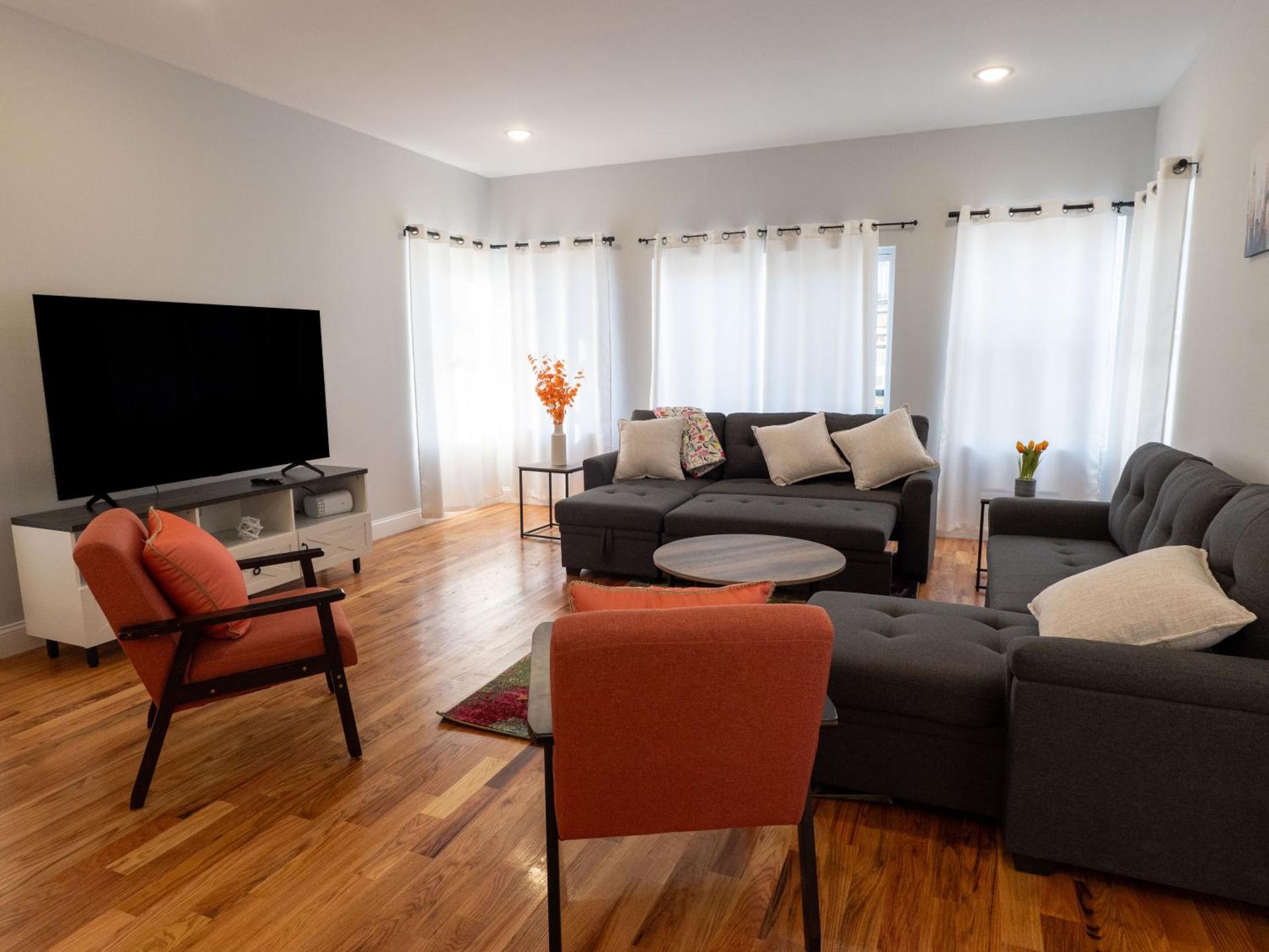 4 New Apts - 3 Bed Apt 1st Floor & 3 Bed Apt 2nd Floor - 1 Bed Studio Apt Ground Floor & 1 Bed Studio Apt Ground Floor near Penn Station EWR Airport Beth Israel Hospital Manhattan NYC