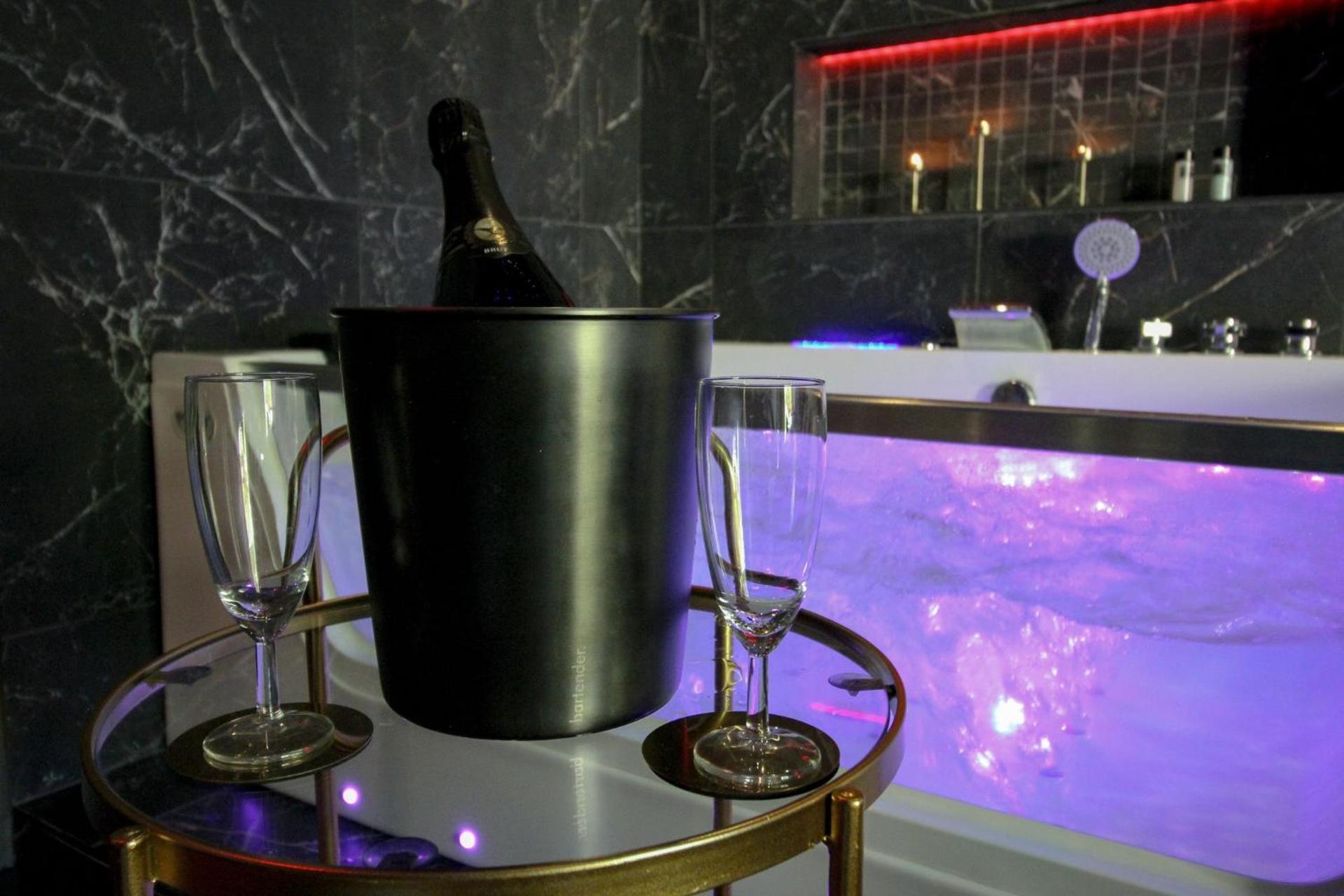 Studio with Spa Bath