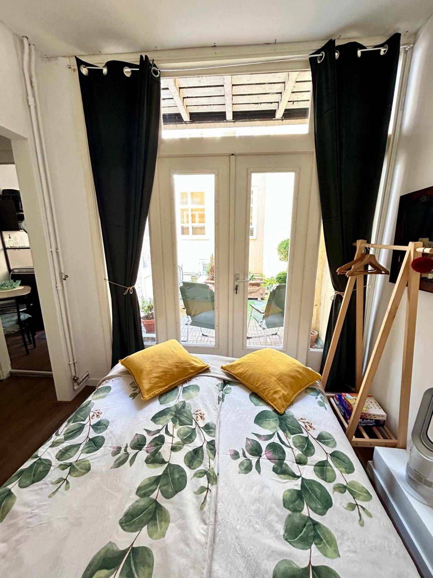 Leiden City Centre Canal View or Terrace View Apartments