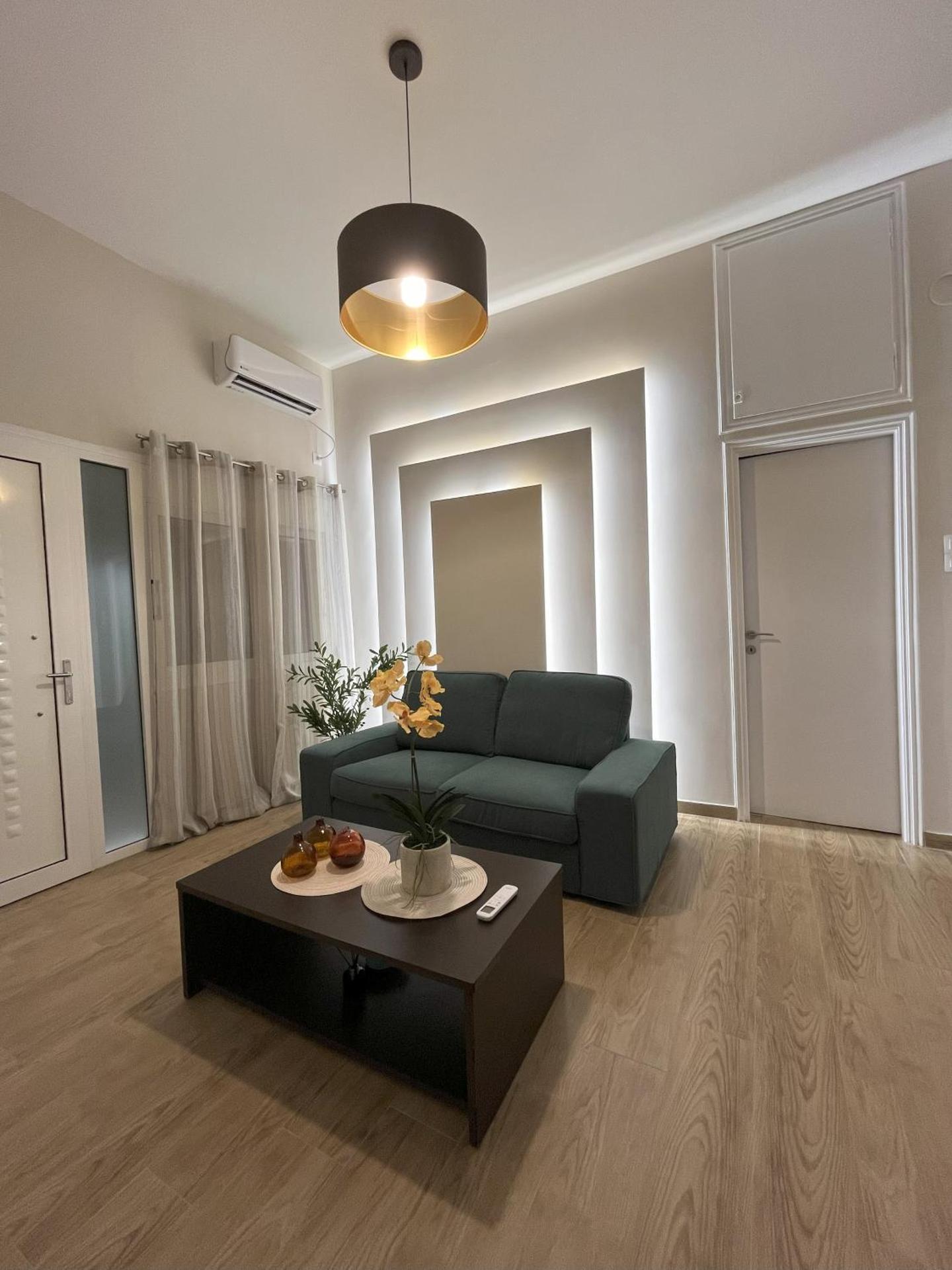 Emerald Luxury Apartments - ATH Airport