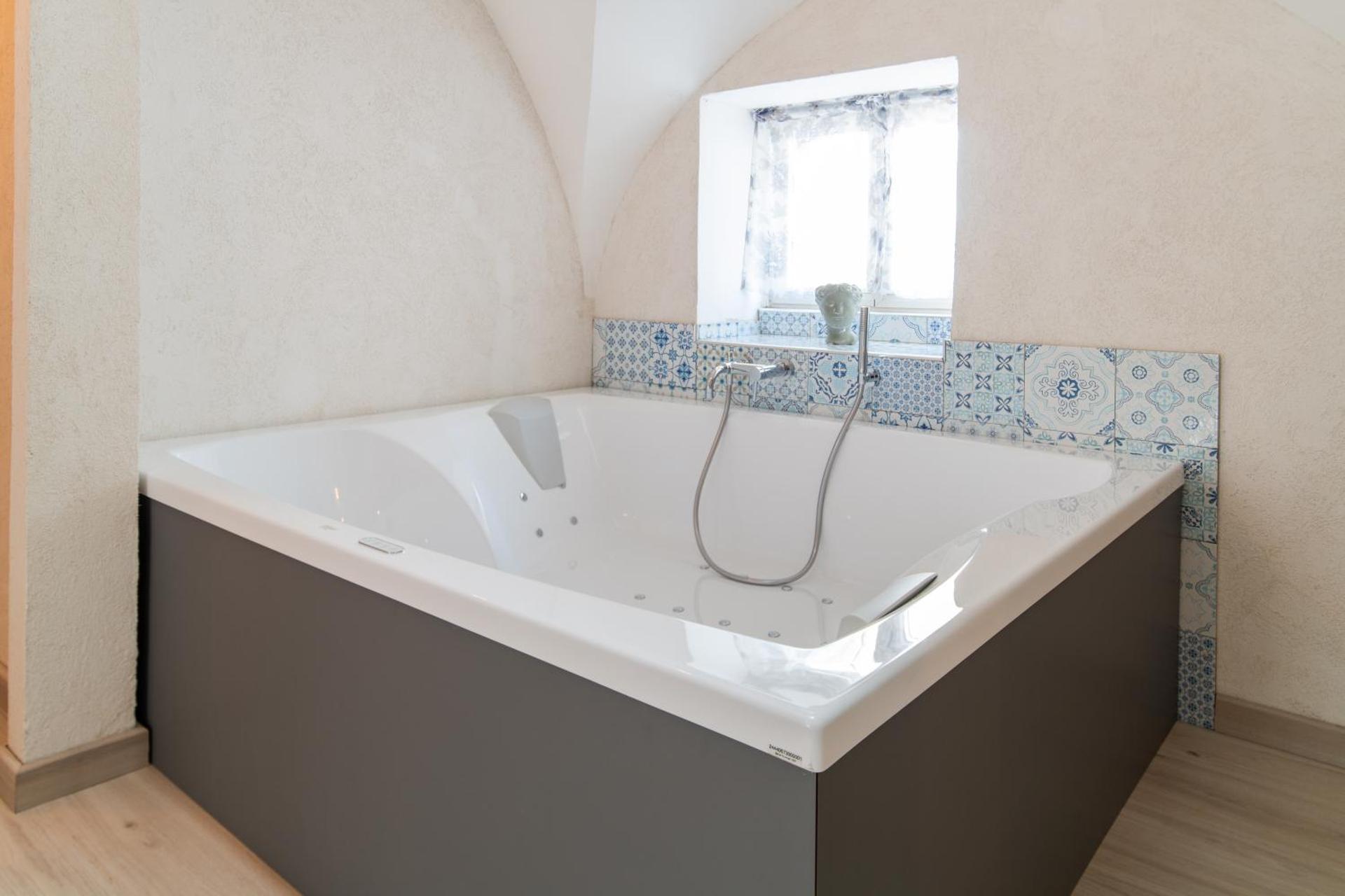 Luxurios hot tub-Maiori