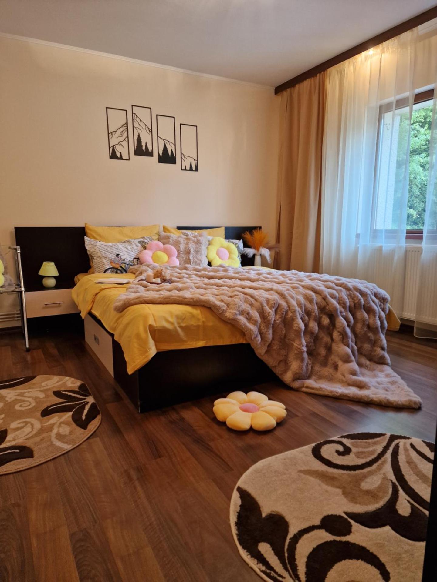 Apartament Red & Yellow