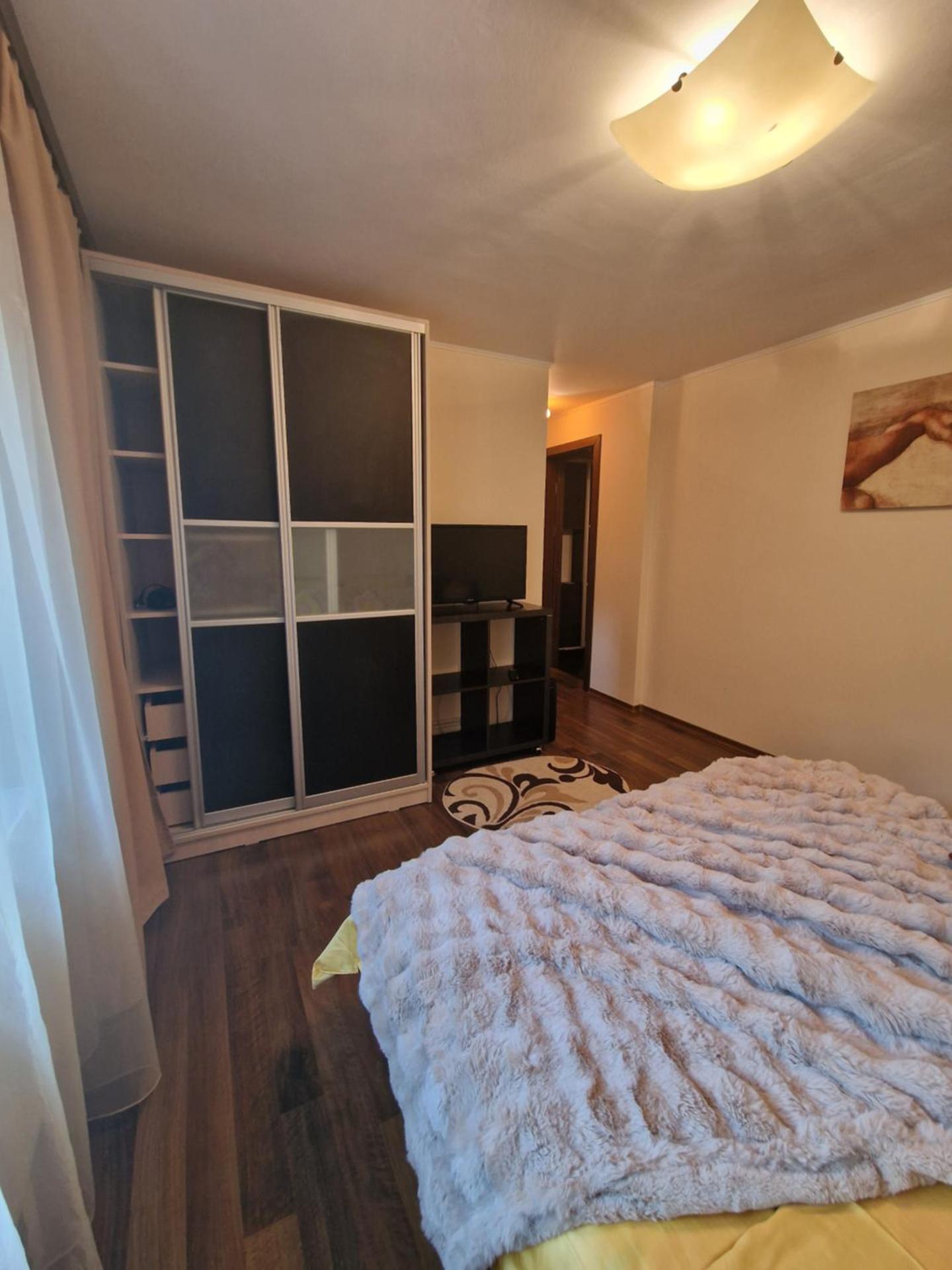 Apartament Red & Yellow