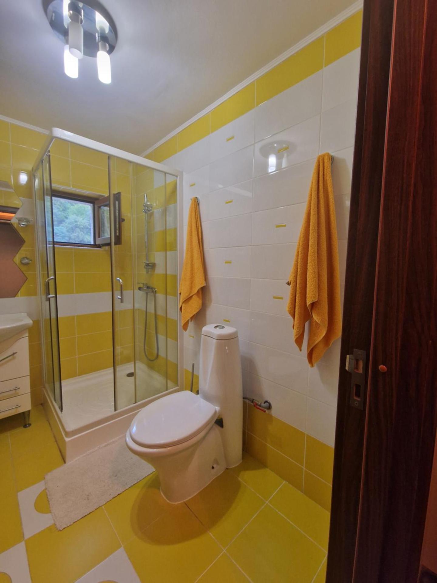 Apartament Red & Yellow