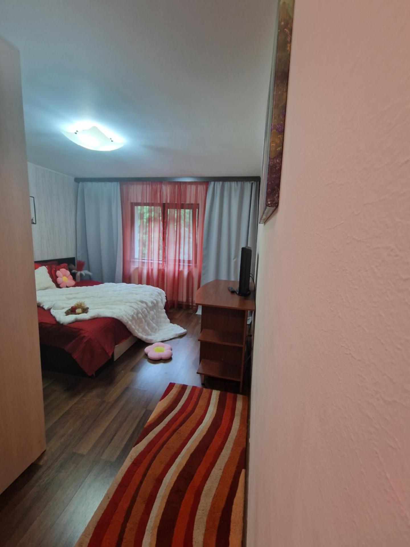 Apartament Red & Yellow