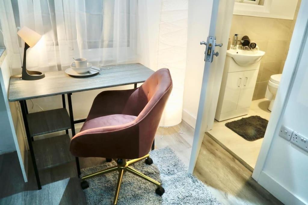 Beautiful NW4 Studio - Professional Market - Own Entry