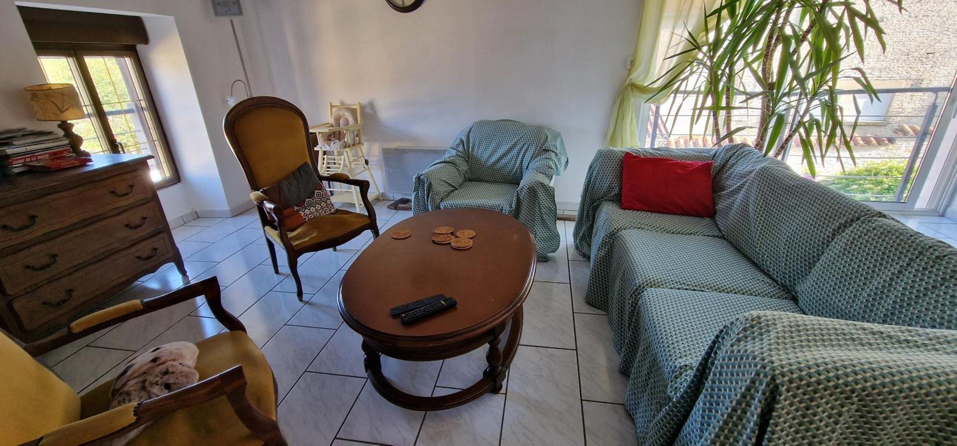 Communal lounge/ TV room