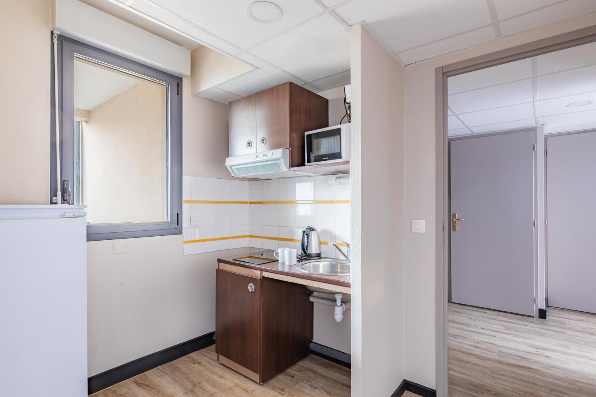 Kitchen or kitchenette