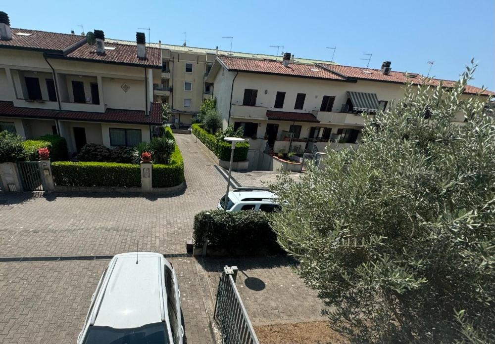 Bellissima stanza con parcheggio gratuito