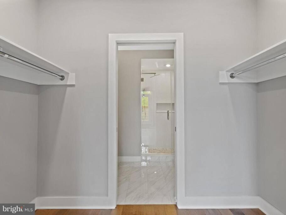 Upscale 3BDR Penthouse with Rooftop TV and Stunning Capitol and Monument Views Near Popular H Street Corridor Parking Included Free Cancellation