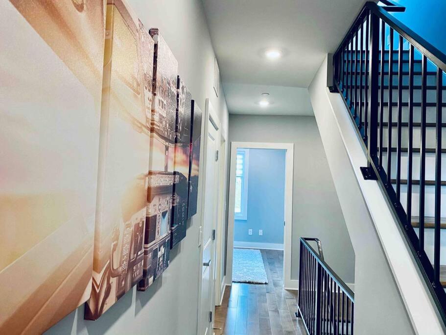 Upscale 3BDR Penthouse with Rooftop TV and Stunning Capitol and Monument Views Near Popular H Street Corridor Parking Included Free Cancellation