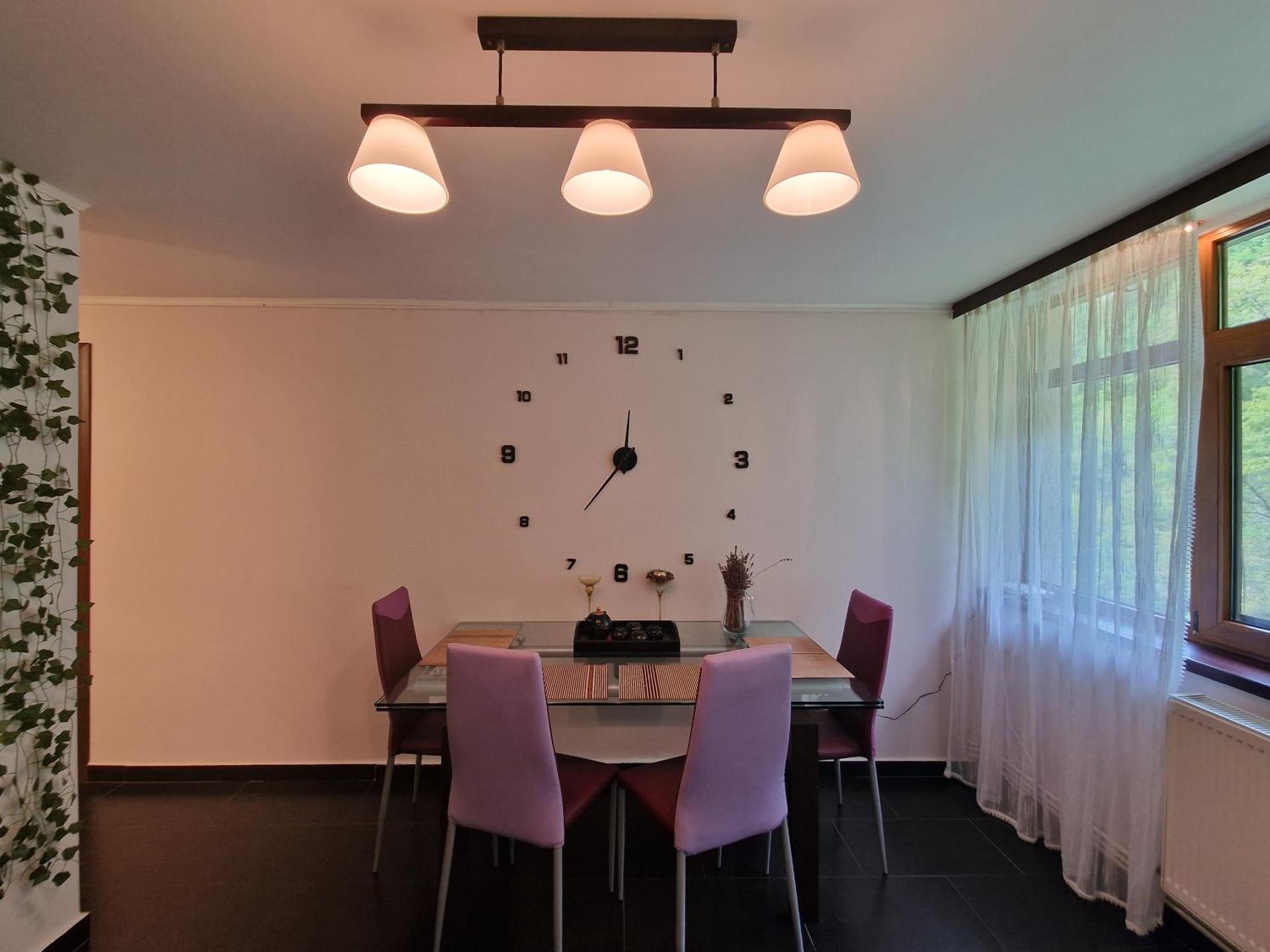 Apartament Red & Yellow