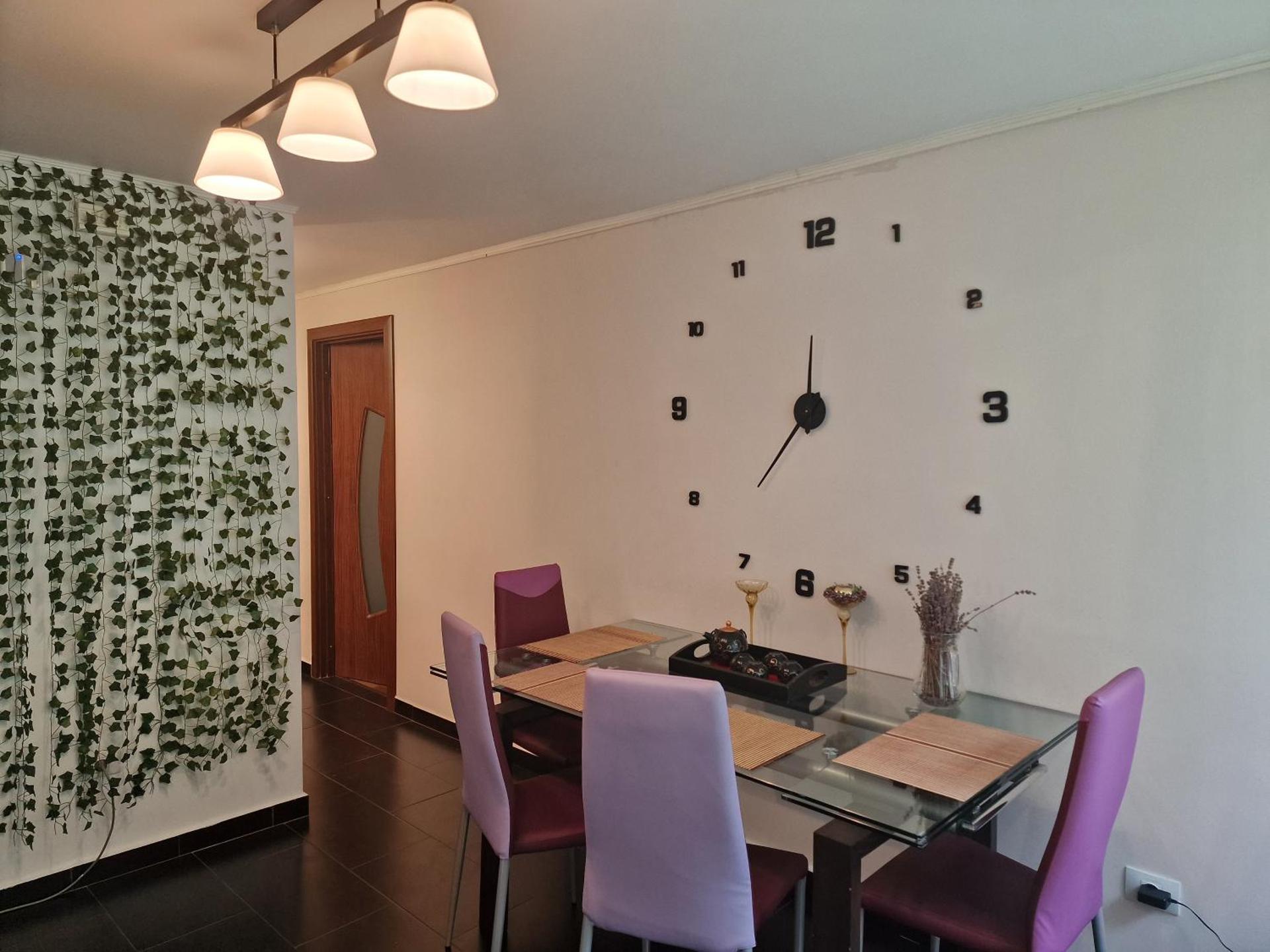 Apartament Red & Yellow