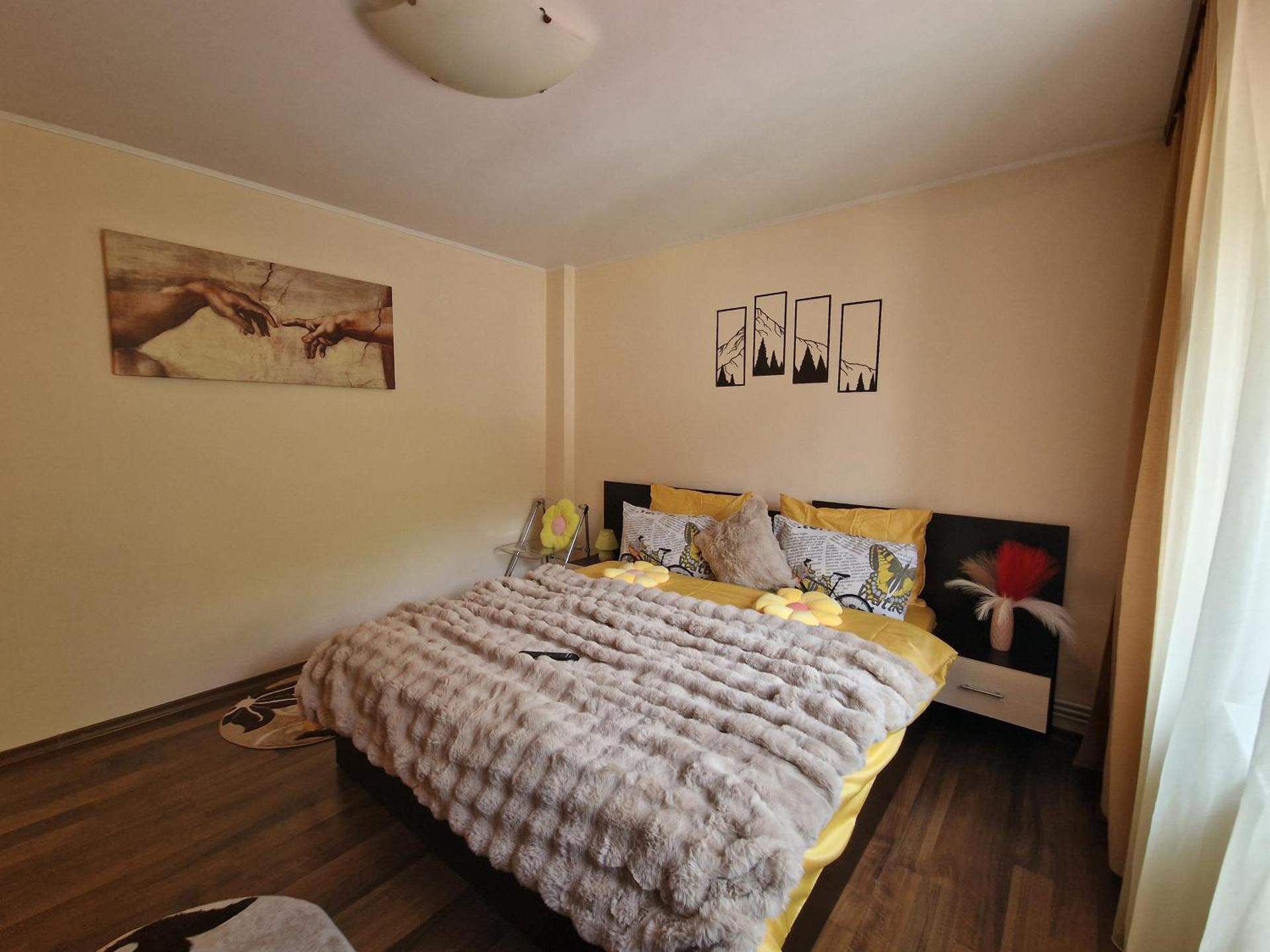 Apartament Red & Yellow