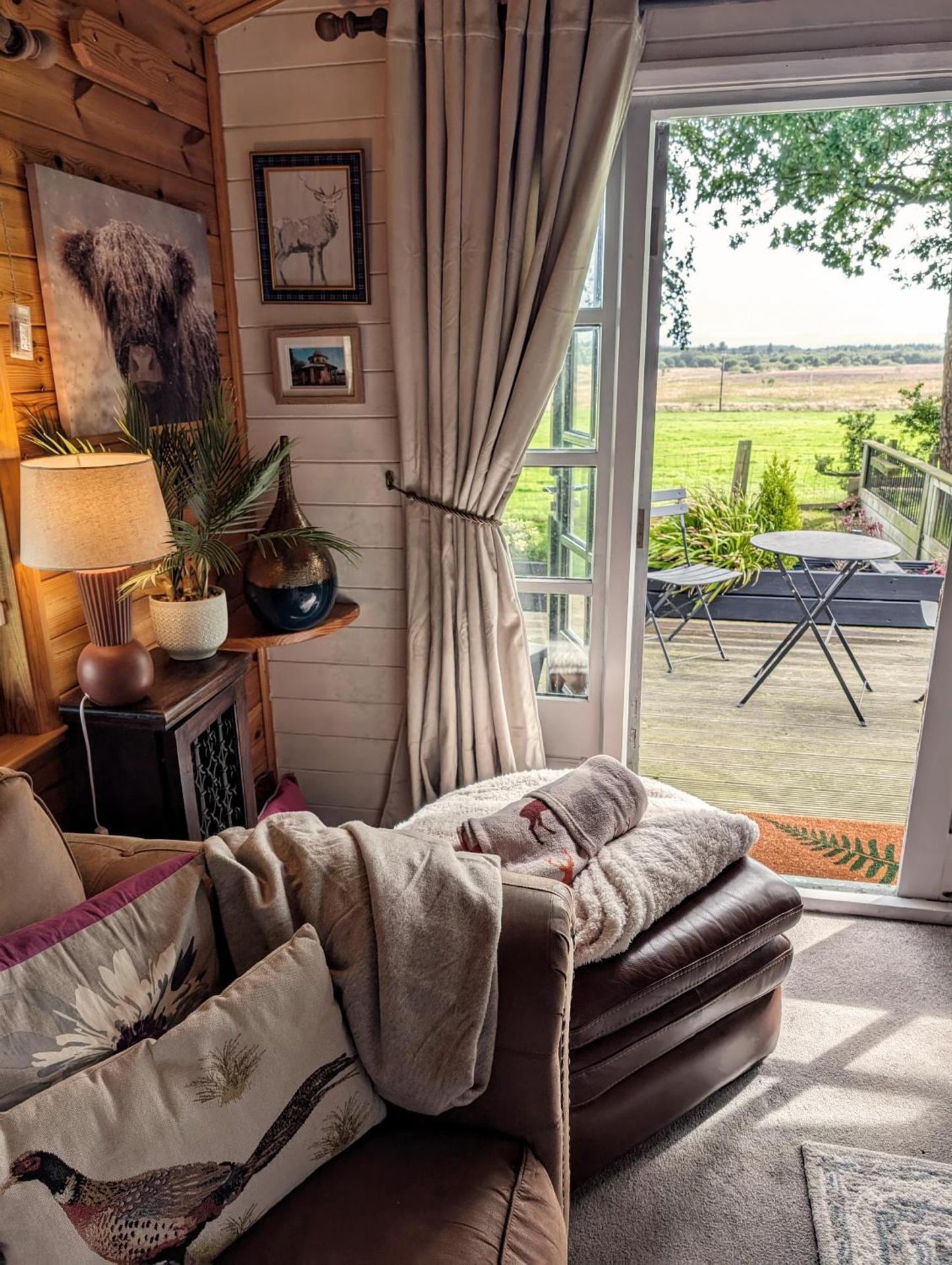 Cosy wood cabin in rural area near national park