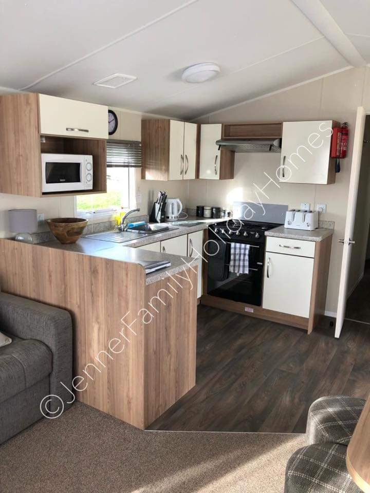 Kestral Close caravan holidays with hot tub