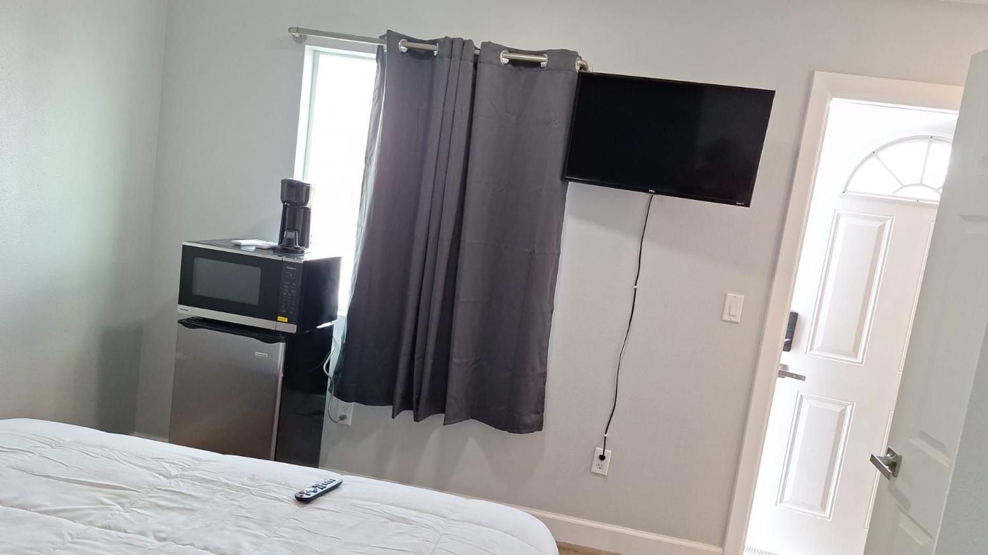 068D Newly Remodeled Cozy Studio South Rim