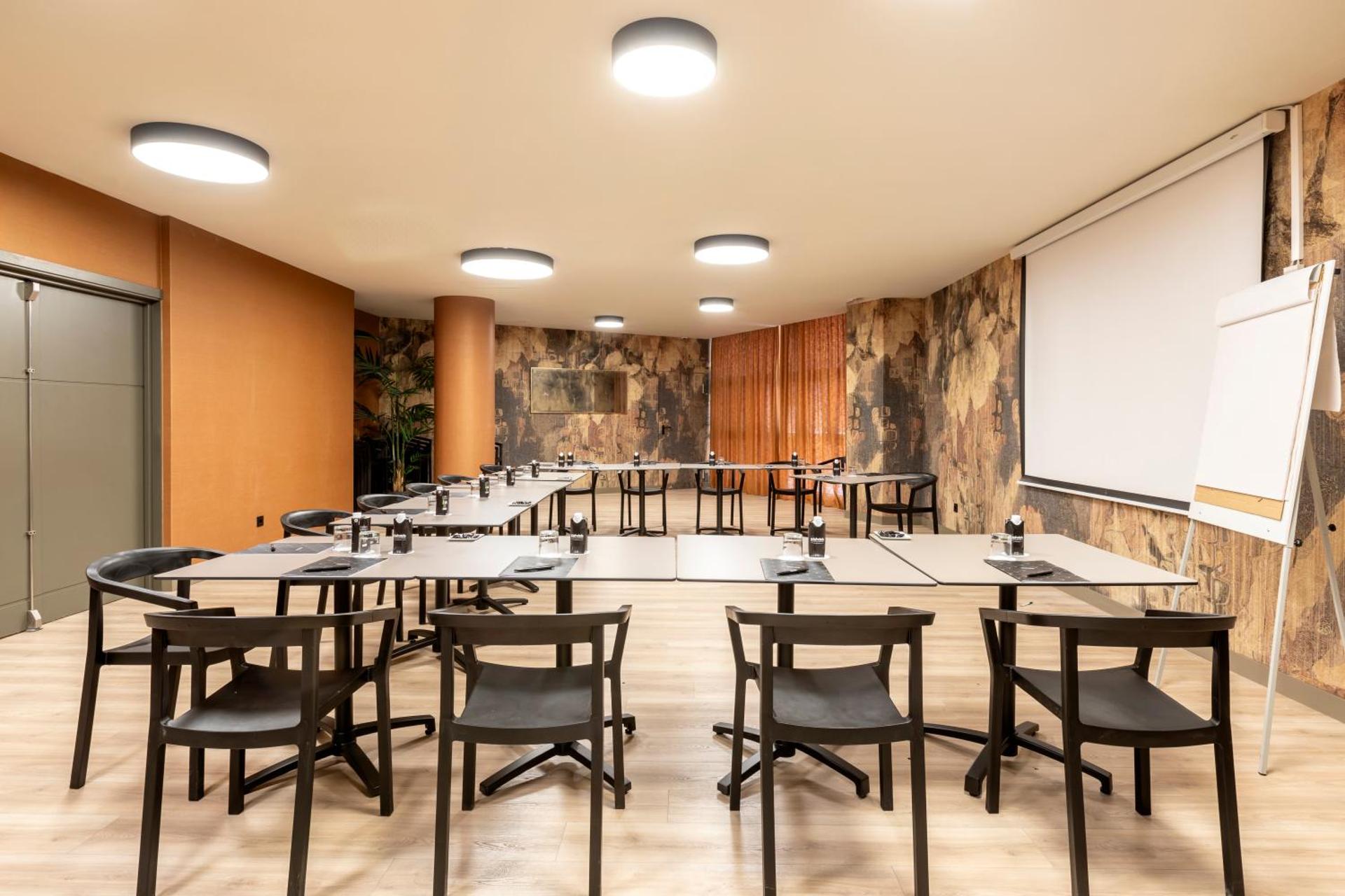 Meeting/conference room