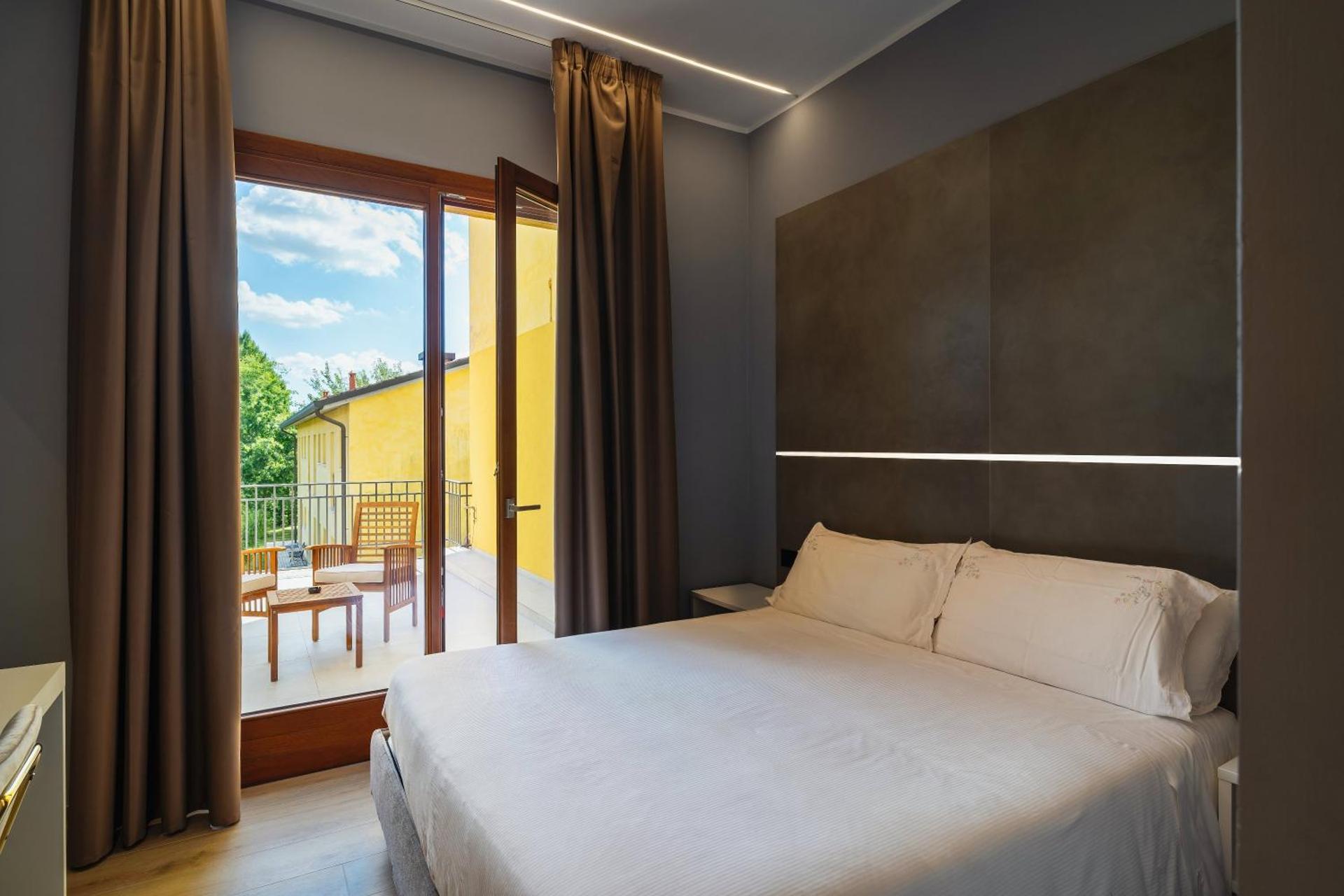 Deluxe Double Room with Balcony
