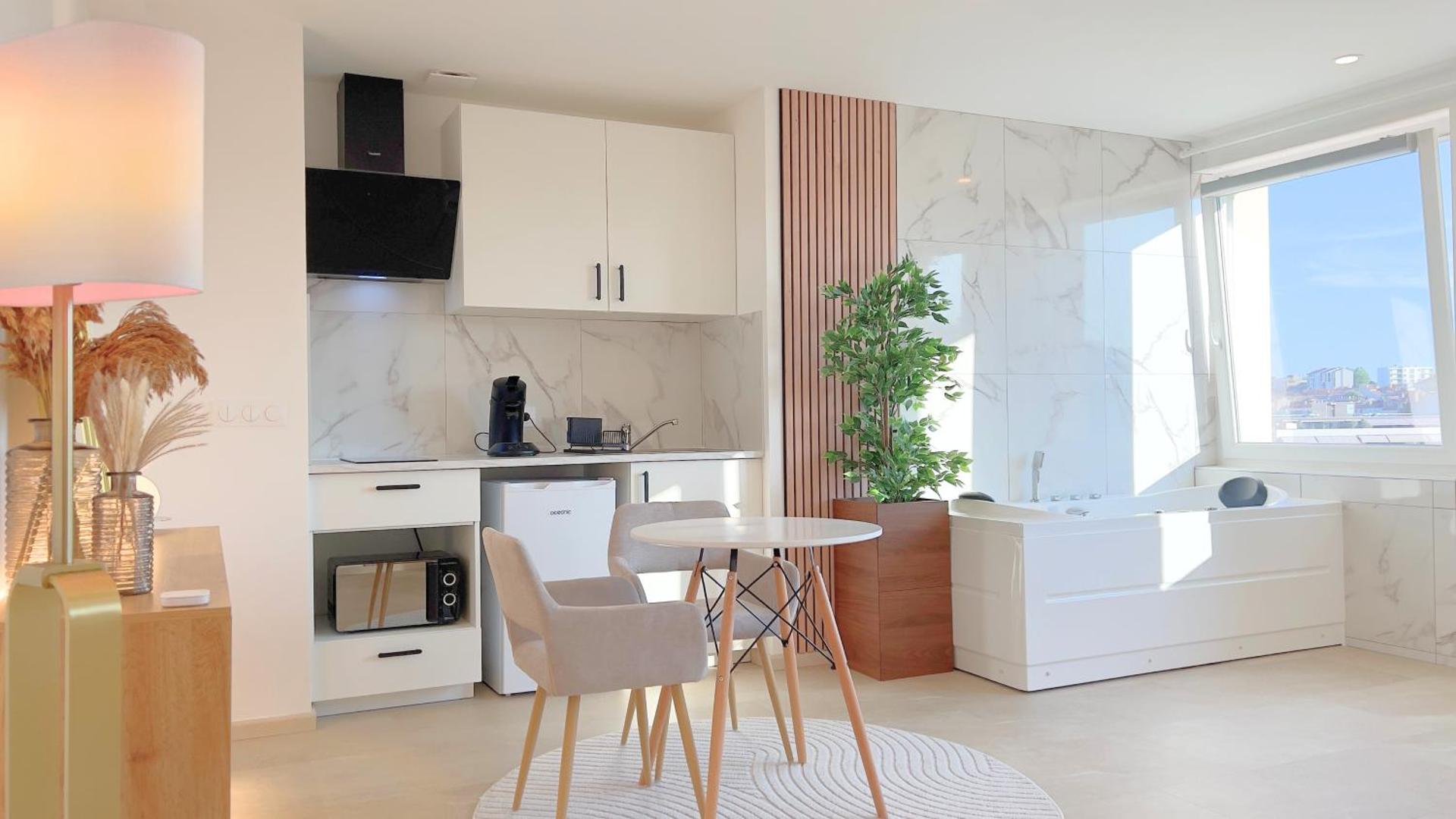 Kitchen or kitchenette