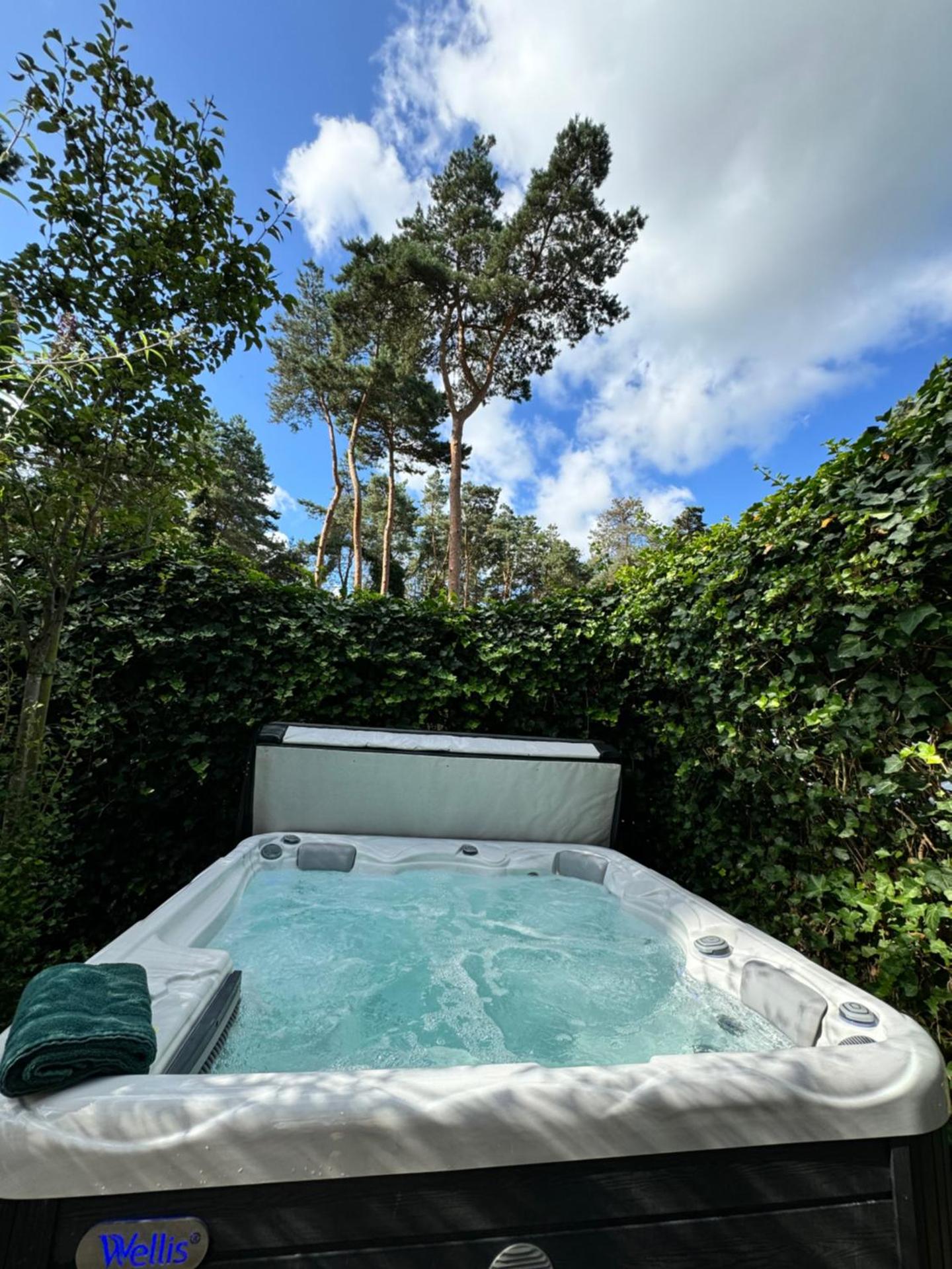 Houten chalet/bungalow in het bos, sauna, jacuzzi