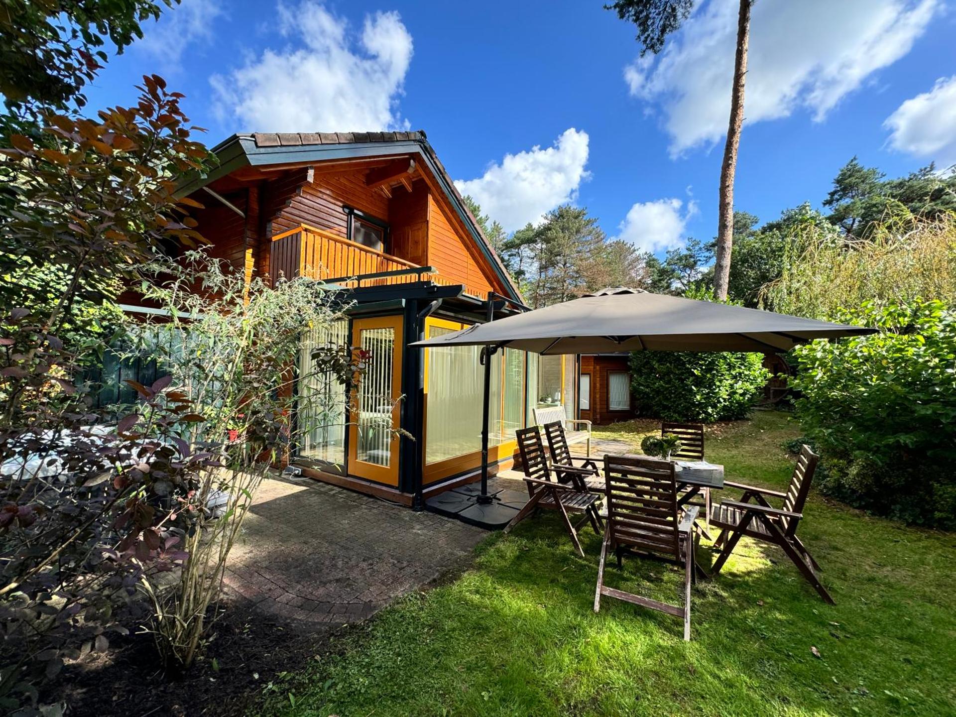 Houten chalet/bungalow in het bos, sauna, jacuzzi