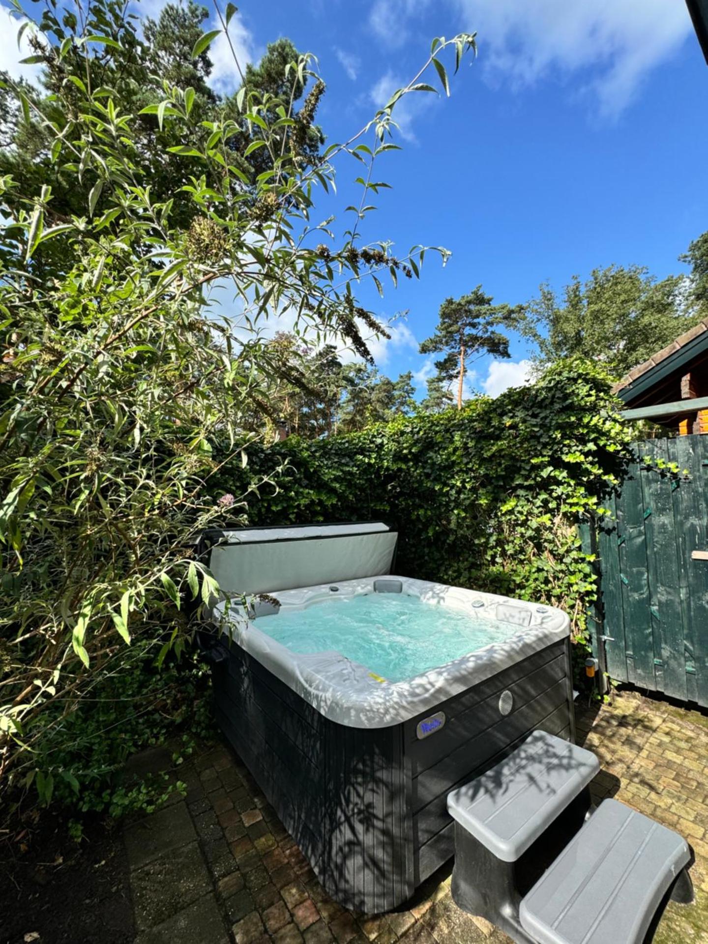 Houten chalet/bungalow in het bos, sauna, jacuzzi