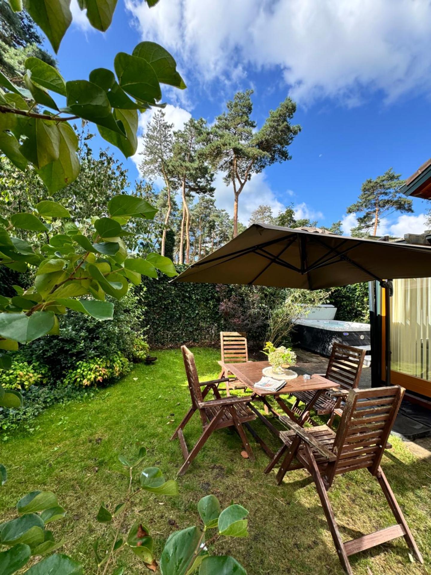 Houten chalet/bungalow in het bos, sauna, jacuzzi