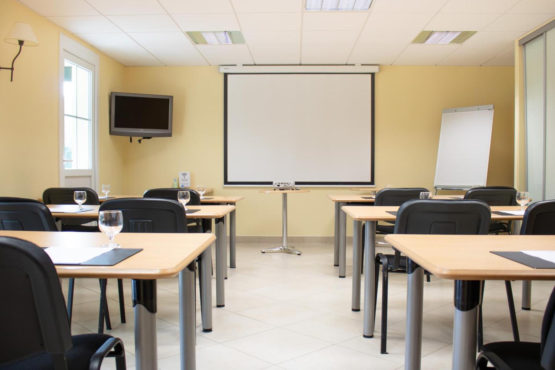 Brit Hotel Châteaudun