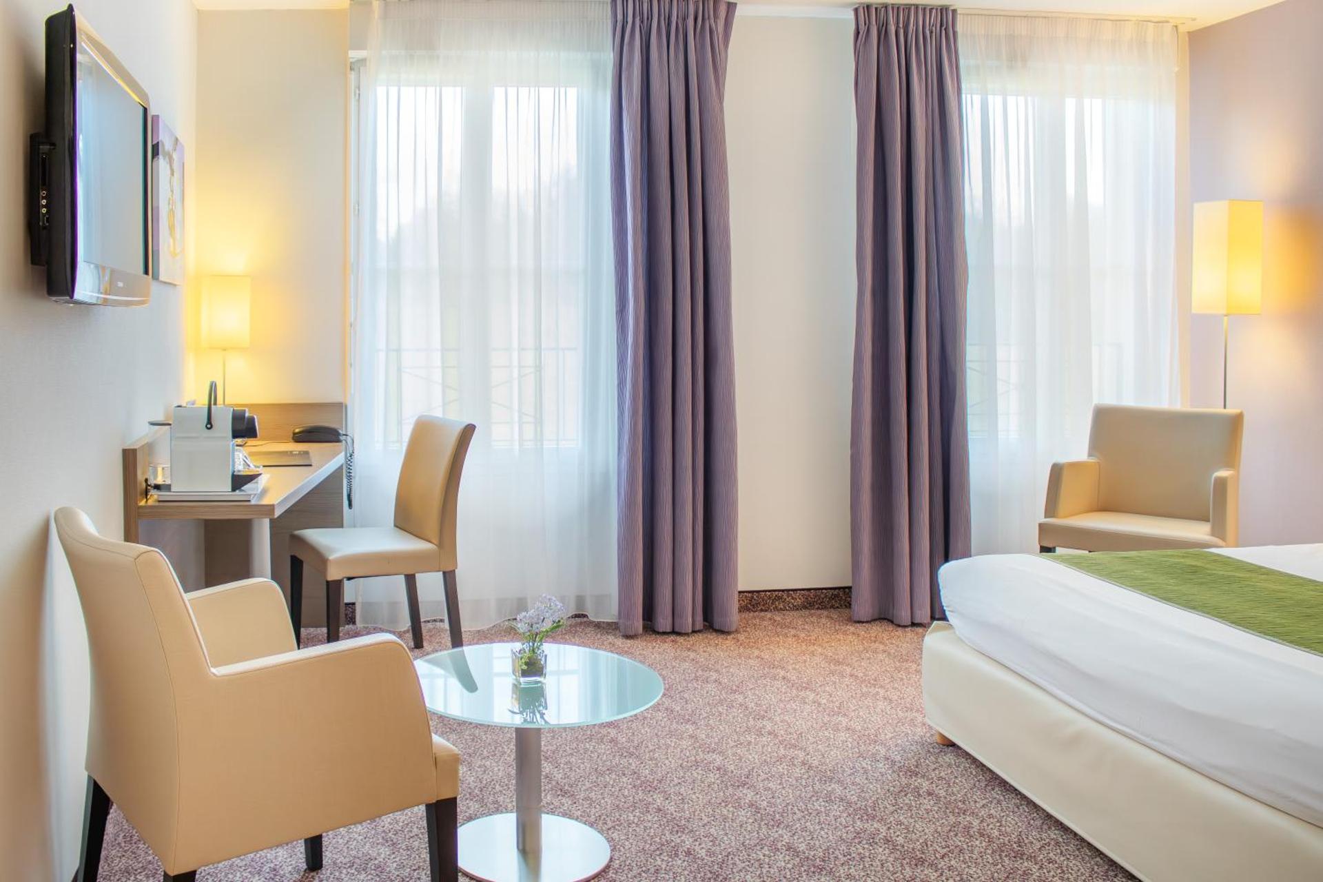 Brit Hotel Châteaudun