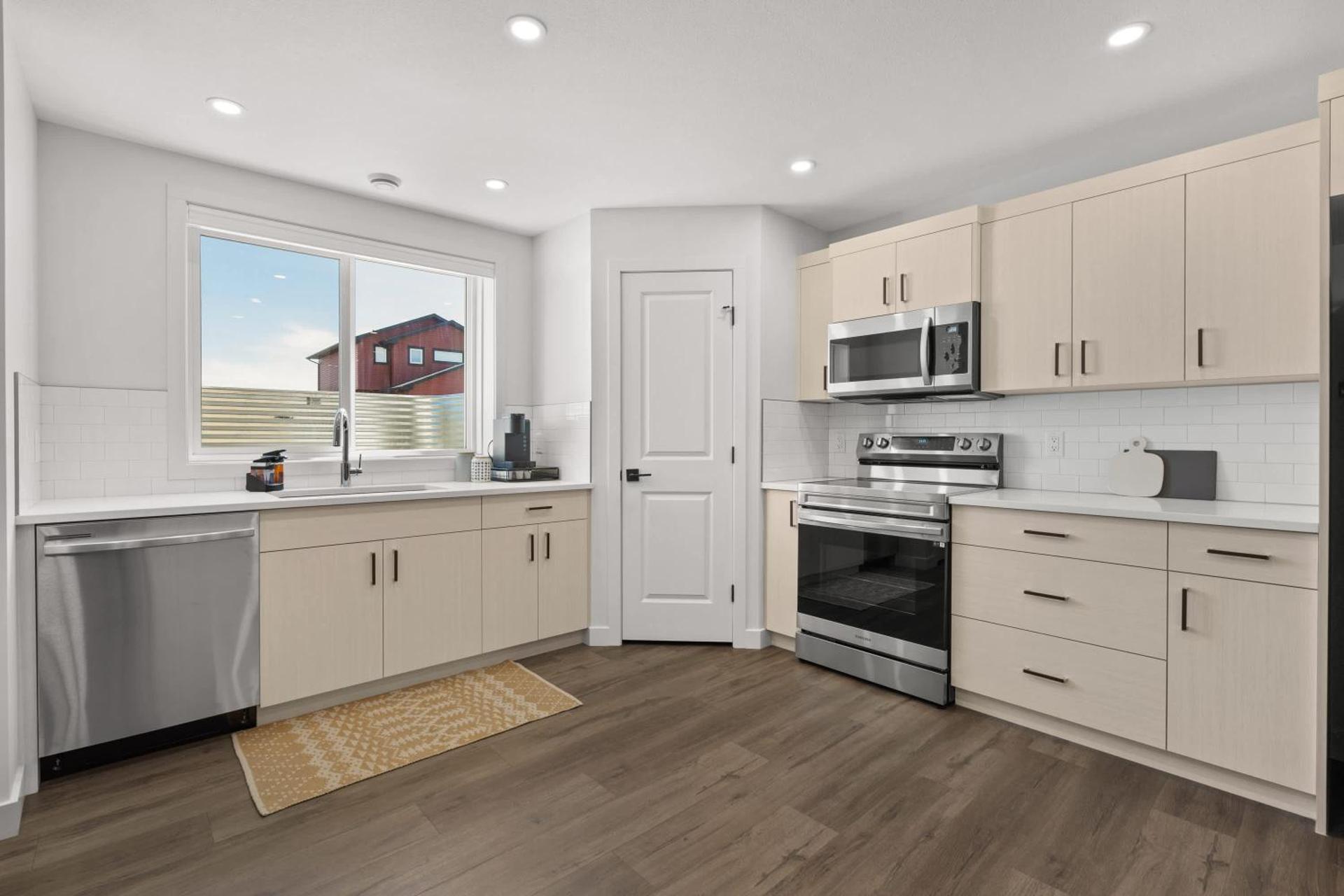 Livingston Way I Sleep 6 I Netflix I Kitchen I TV