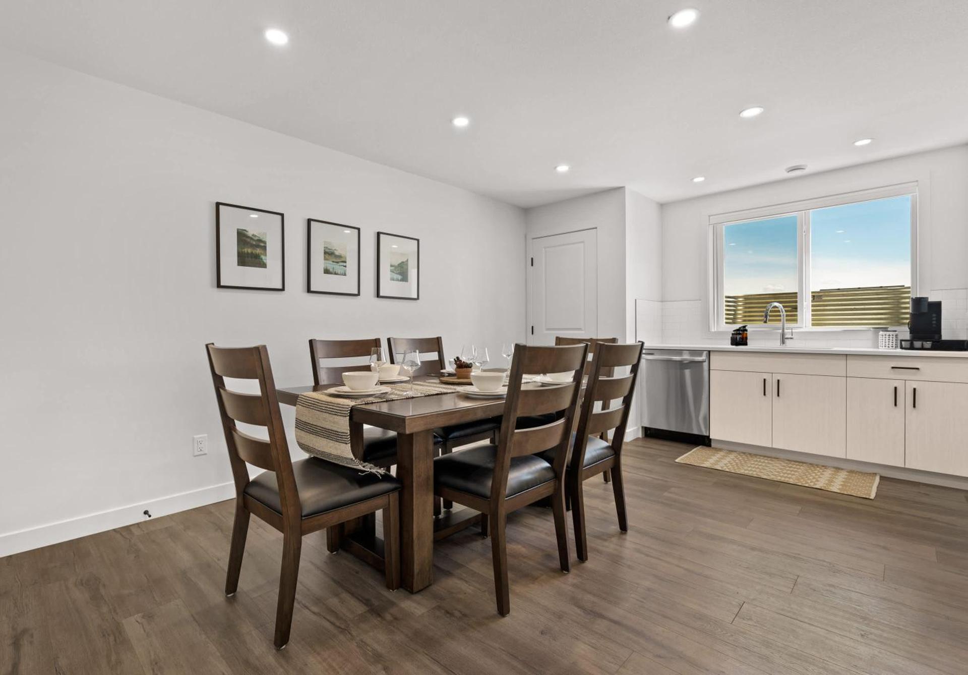 Livingston Way I Sleep 6 I Netflix I Kitchen I TV